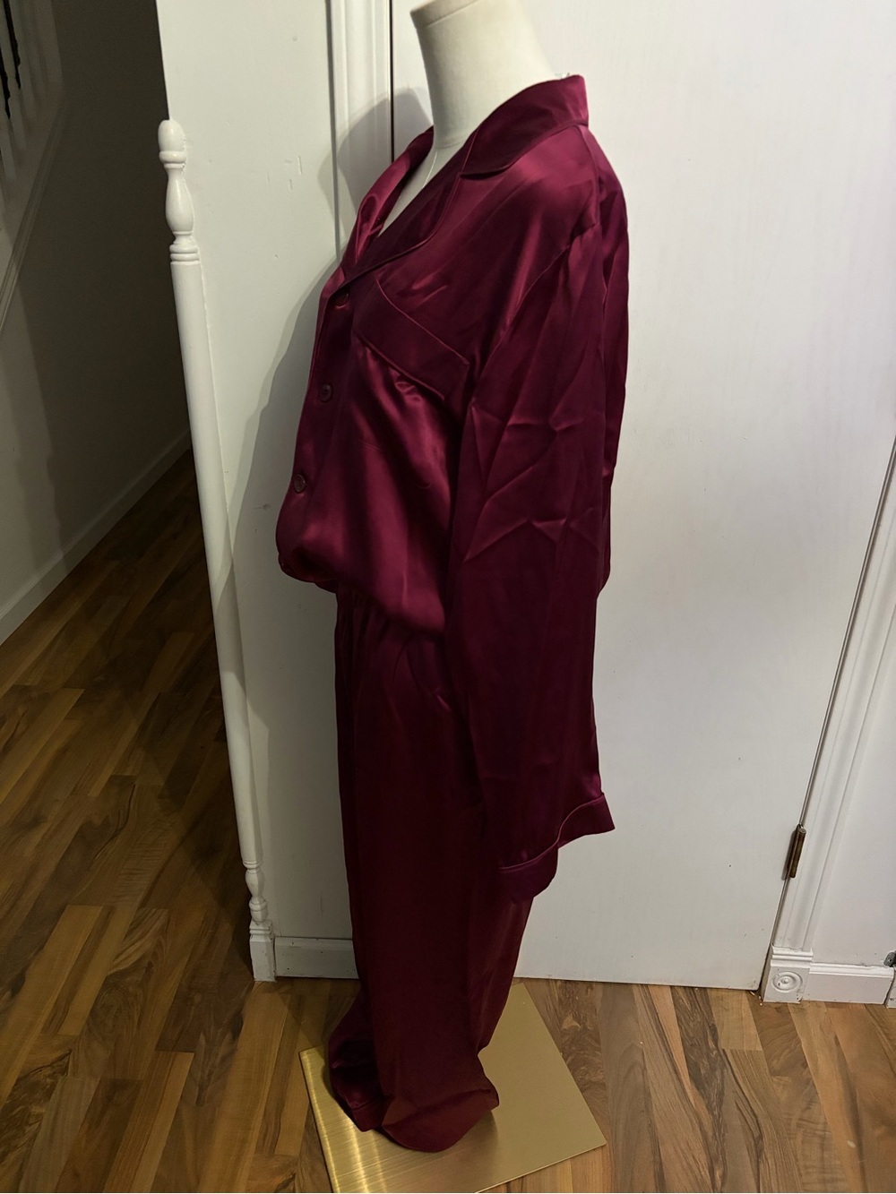 100% Silk Women's Long Sleeve / Pants Pajama Set, Burgundy, Medium, NWT